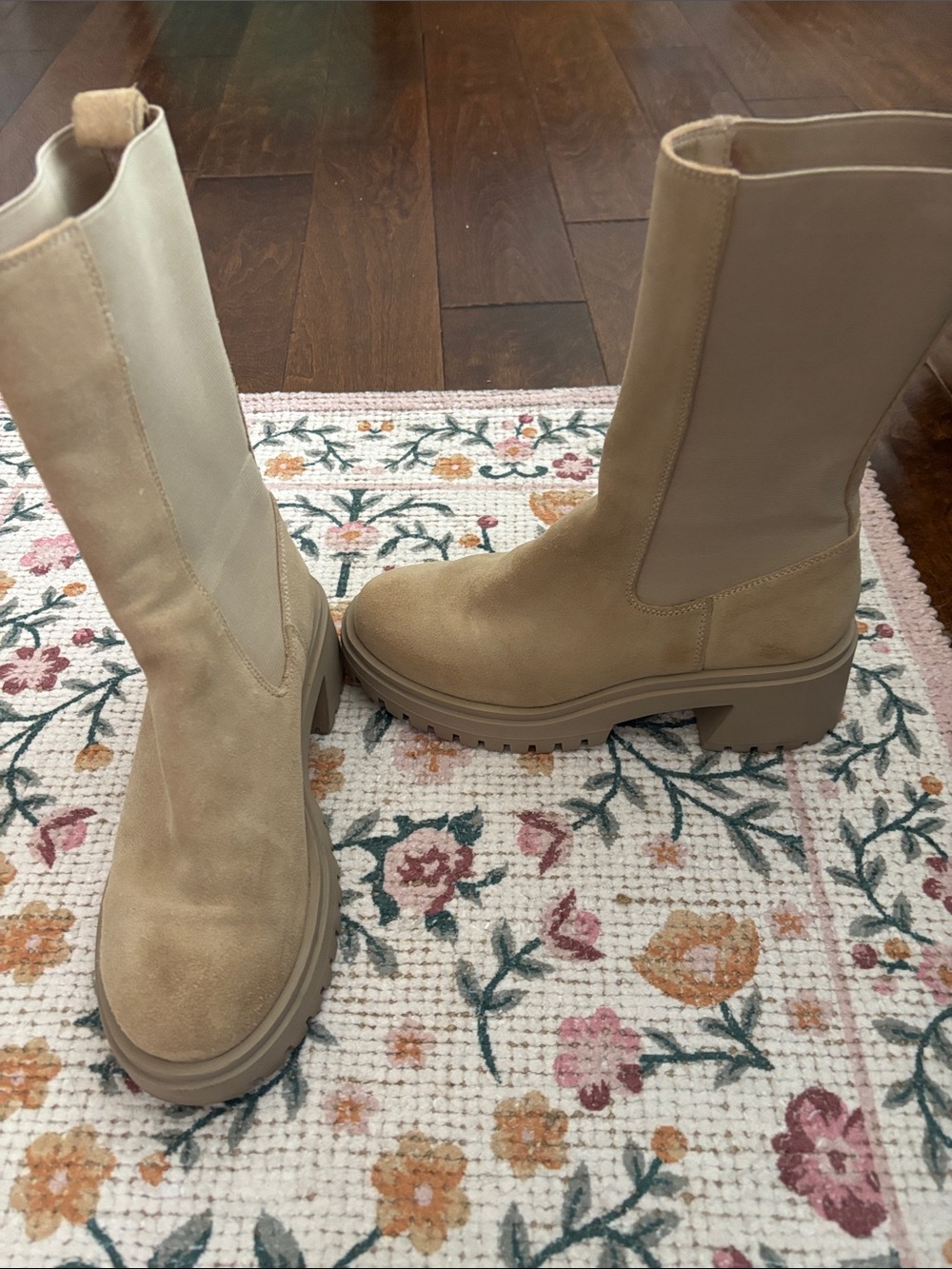 Tall Women's Suede Chelsea Boots in Beige STEVE MADDEN - Picture 4 of 7
